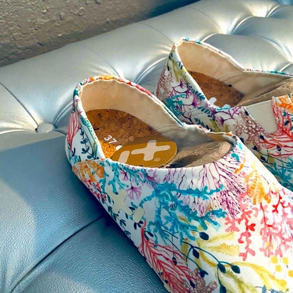 Corky NEW! Otz Shoes Espadrilles w Comfortable Cork Soles and Multicolor Floral Design